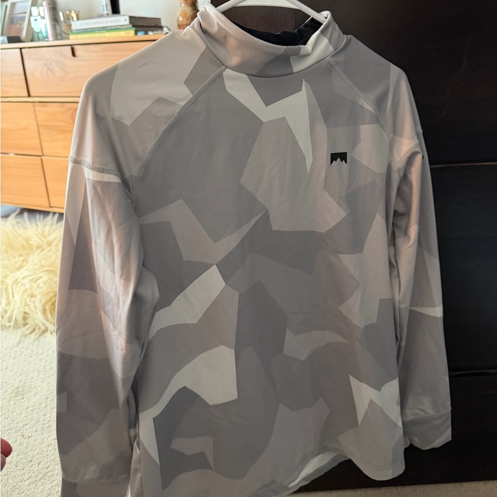 Women’s Gray Camo Long Sleeve Tee